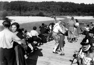 Folding: Raft trip of the KdF on the Isar