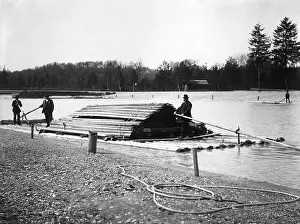 Boards: Rafting on the Isar, around 1910