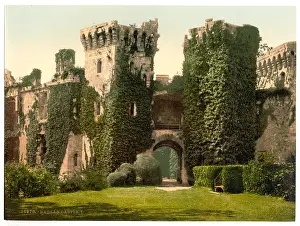 Raglan: Raglan Castle, I. England