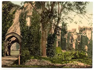 Raglan: Raglan Castle, II. England