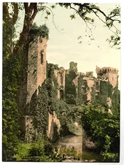 Raglan: Raglan Castle, III. England