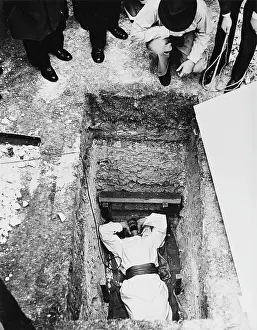 Carshalton: RAHMAN BEY BURIED 1937