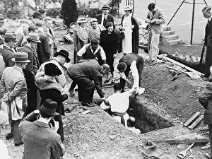 Carshalton: RAHMAN BEY BURIED 1937