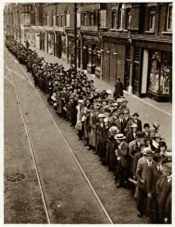 Commuting: Rail Strike, queing for the tram-car 1919