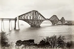 Forth: Railway bridge over the Firth of Forth, Scotland