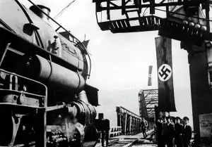 Capacity: Railway bridge across the Seine, 1940
