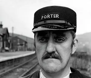 Cribbins: THE RAILWAY CHILDREN