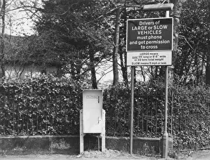 Signposts: RAILWAY CROSSING SIGN
