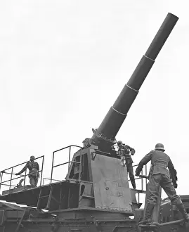 Kurze: Railway gun with soldiers