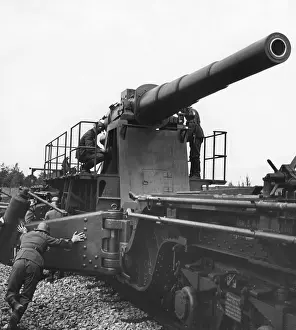 Kurze: Railway gun with soldiers