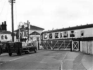 Gobowen: RAILWAY LEVEL CROSSING
