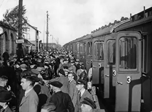 Compulsory: Railway passengers of the 3rd class in Germany, 1935