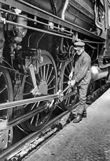Maintain: Railway personnel in Germany, 1934