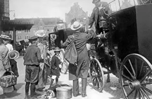 Traveling: Railway station in Berlin, 1909