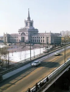 Surovtsev: Railway terminal in Volgograd, 1971