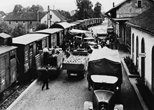 Waggons: railway, waggons, unloading freight waggons
