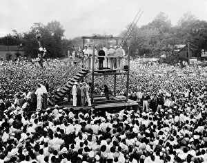 Raping: Rainey Bethea moments after he is hanged ?