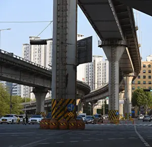 Infrastructure: Raised rail flyover through central Seoul, eases