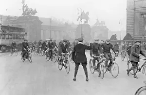 Omnibus: Rally of cyclists, 1925