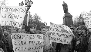 Demanding: Rally in Pushkin square, 1989