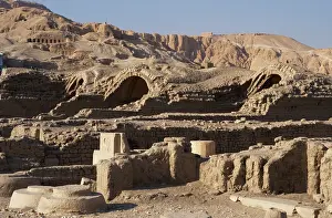 Warehouses: Ramesseum. Temple area designed to barns or warehouses. Luxo