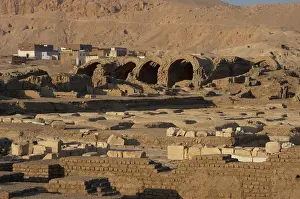 Warehouses: Ramesseum. Temple area designed to barns or warehouses. Luxo