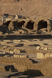 Warehouses: Ramesseum. Temple area designed to barns or warehouses. Luxo