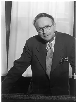 Marlowe: RAYMOND CHANDLER