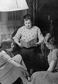 Professors: Reading aloud, 1935