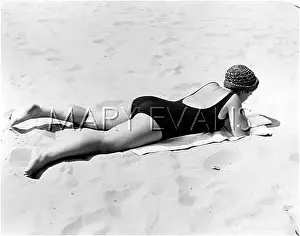Tucking: READING ON THE BEACH