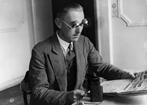 Floodlight: Reading glasses with integrated floodlight