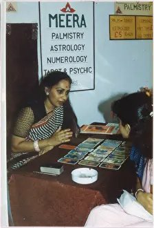 Telling: READING THE TAROT