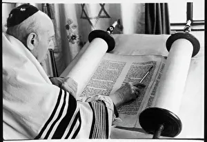Juliette Soester: READING THE TORAH
