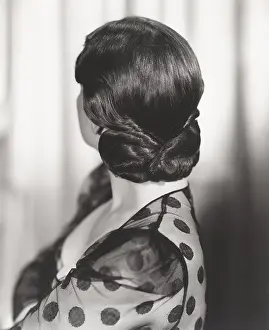 Ov1608: Rear view of woman's 1940s hairstyle