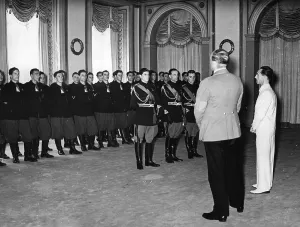 Shirts: Reception of a delegation of the fascist Youth