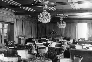 Berchtesgaden: Reception room of the Berchtesgadener Hof, 1940