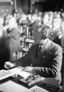 Vinyl: The recording in the court on records, 1933