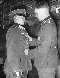Tries: Recruit is being dressed up, 1938