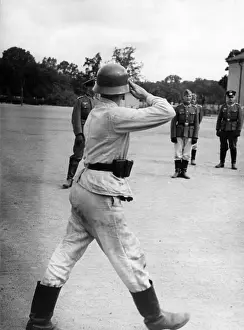 Noncommissioned: Recruit saluting, 1940