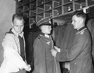 Clothe: Recruits are being dressed up, 1938