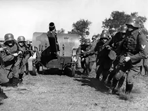 Schwere: Recruits during an exercise with field howitzer, 1936