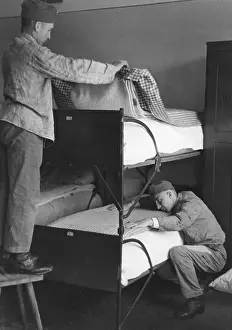 Compulsory: Recruits of the Wehrmacht put clean sheets on their bed