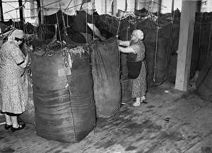 Sorting: Recycling old clothes, 1940