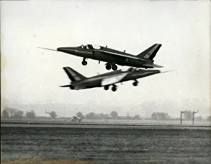 Glos: Red Arrows demonstrate aerobatics, RAF Kemble, Glos