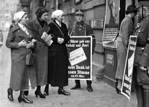 Helper: Red Cross members as poll workers for the Reichstag elec