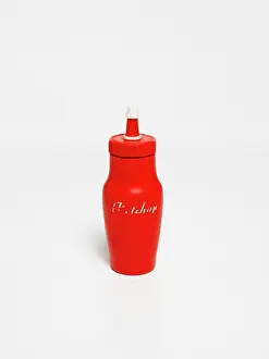 Ketchup: Red plastic ketchup bottle