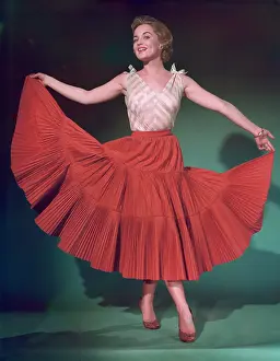 Fifties Style: RED SKIRT