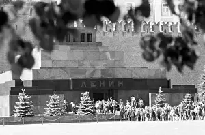 Queue: Red Square in Moscow, 1986