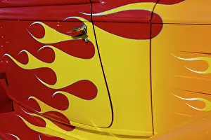 Lga001: Red and Yellow Flame Design Close-Up Detail Graphic