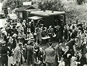 Evacuee: Refreshments for evacuees, WW2